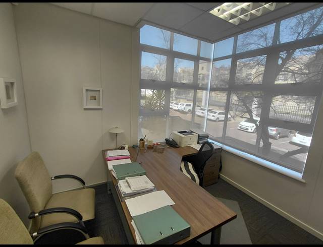 123M² OFFICE FOR SALE IN LONEHILL